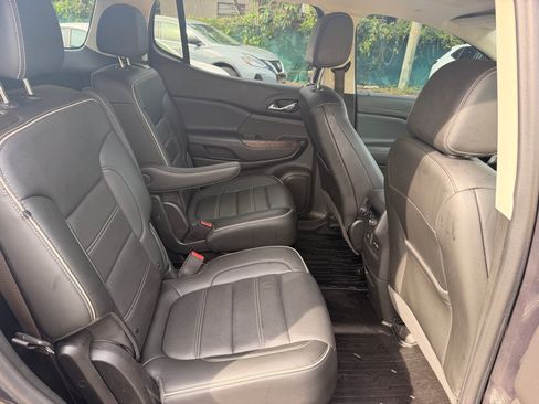 Used 2021 GMC Acadia Denali w/ Denali Technology Package FWD image 13