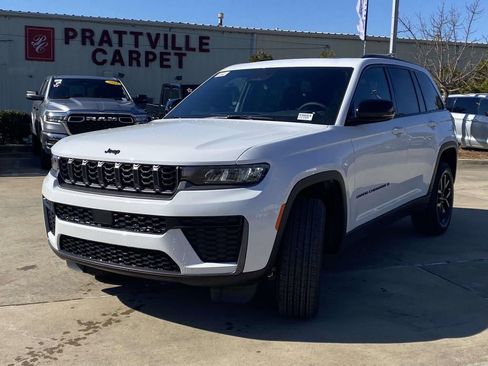 New 2026 Jeep Grand Cherokee Altitude RWD image 3