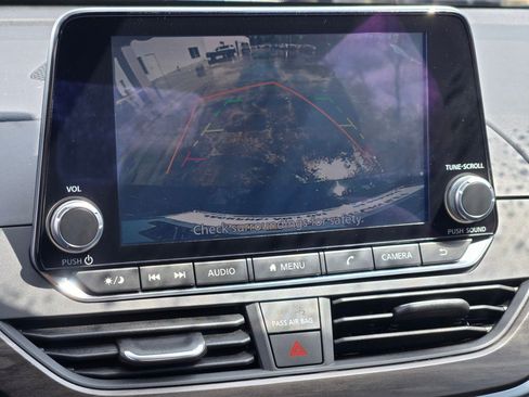 Used 2025 Nissan Altima 2.5 SV FWD image 25