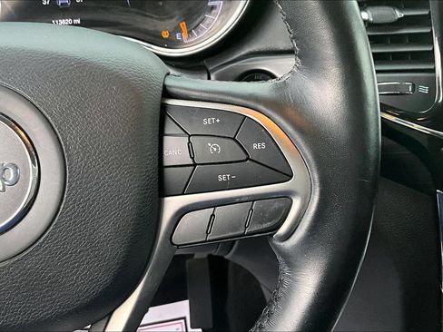 Used 2022 Jeep Grand Cherokee Laredo X RWD image 13