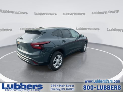 Used 2026 Chevrolet Trax LS FWD image 8