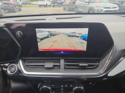 Used 2025 Chevrolet Trax RS w/ Driver Confidence Package image 21