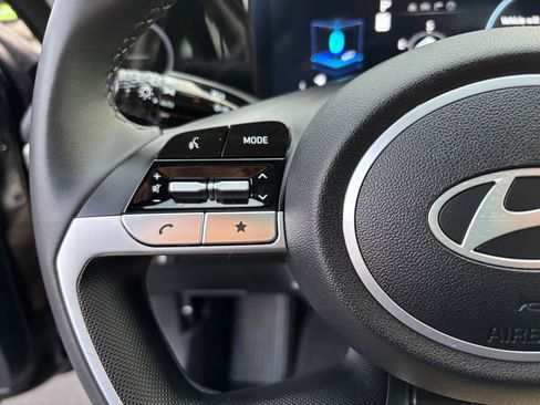 Used 2024 Hyundai Elantra Limited image 18