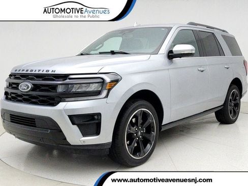 Used 2024 Ford Expedition Limited image 1