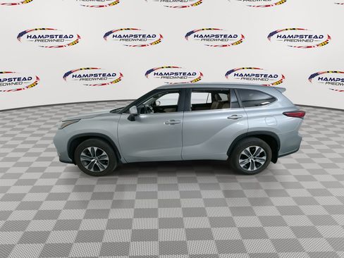 Used 2023 Toyota Highlander XLE AWD/4WD image 5