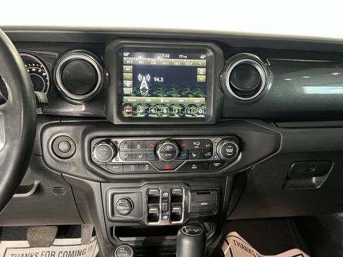 Used 2022 Jeep Wrangler Unlimited Sahara image 11