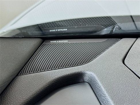 Used 2019 Audi e-tron Prestige w/ Prestige Package image 17