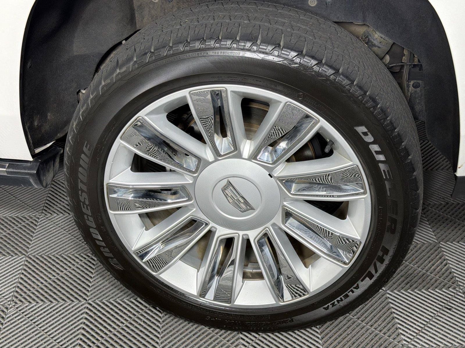 Used 2019 Cadillac Escalade Platinum AWD/4WD image 19
