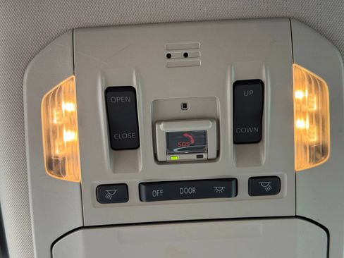 Used 2021 Toyota Highlander XLE AWD/4WD image 24