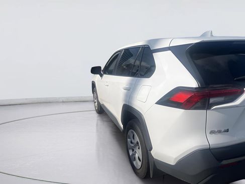 Used 2022 Toyota RAV4 LE FWD image 4