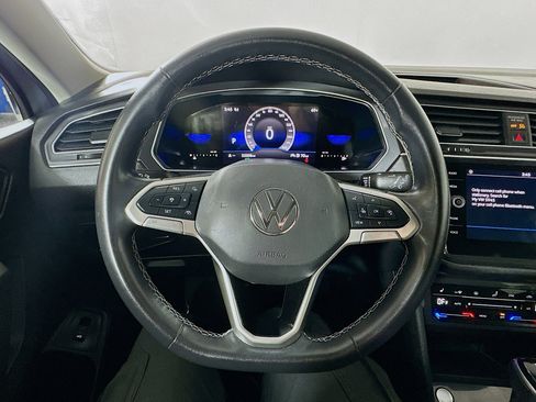 Used 2024 Volkswagen Tiguan SE w/ Panoramic Sunroof Package AWD/4WD image 11
