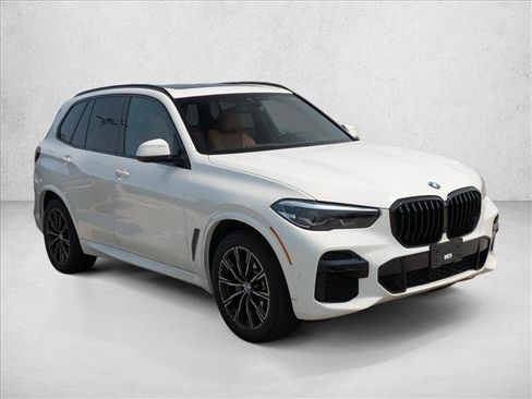 Used 2022 BMW X5 xDrive40i w/ M Sport Package AWD/4WD image 3