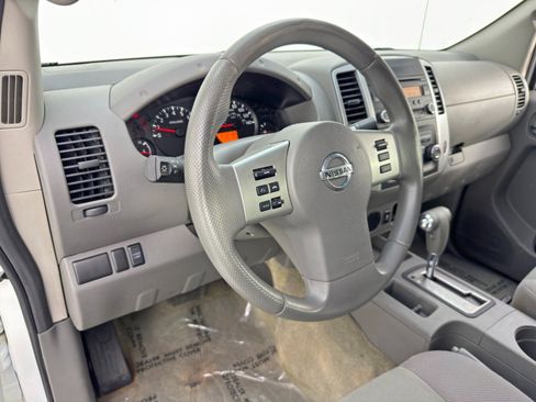 Used 2015 Nissan Frontier S image 12