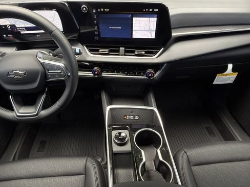New 2026 Chevrolet Equinox LT w/ Convenience Package II FWD image 13