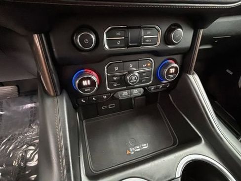 Used 2021 Chevrolet Suburban High Country w/ Premium Package image 31