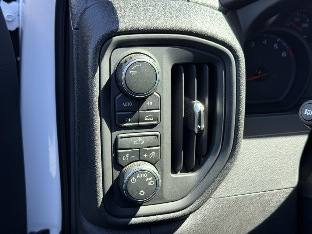 Used 2026 Chevrolet Silverado 1500 Custom w/ Turbomax Blackout Package AWD/4WD image 19
