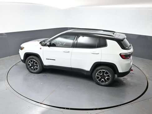 Used 2025 Jeep Compass Trailhawk AWD/4WD image 44