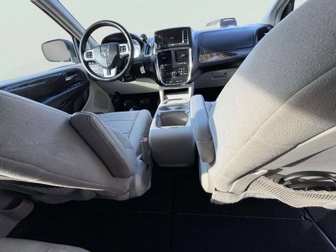 Used 2011 Dodge Grand Caravan Crew w/ Entertainment Group 1 image 28