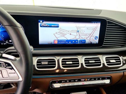 Used 2025 Mercedes-Benz GLE 450e 4MATIC w/ Driver Assistance Package image 16