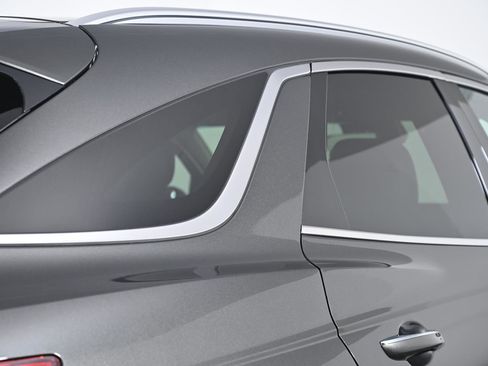 Used 2025 Genesis GV70 2.5T image 9