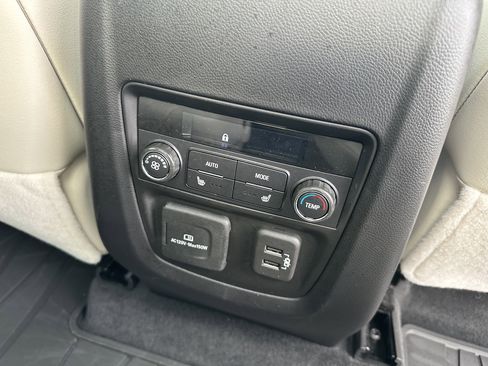 Used 2024 Buick Enclave Premium w/ Experience Buick Package image 37