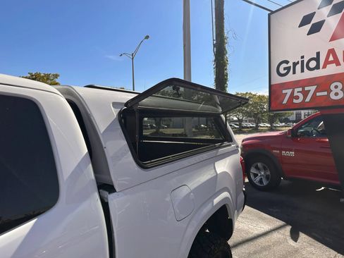 Used 2020 Toyota Tacoma SR RWD image 11