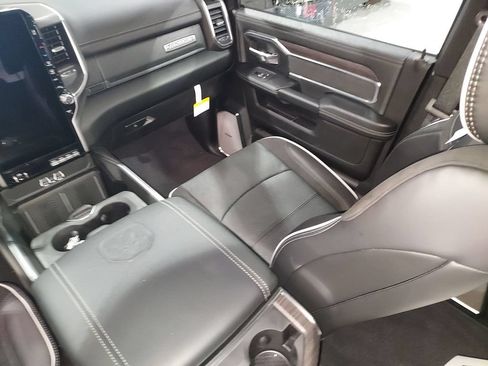 New 2026 RAM 2500 Laramie AWD/4WD image 11
