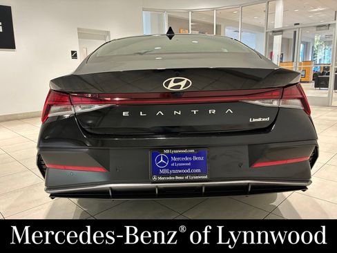 Used 2024 Hyundai Elantra Limited FWD image 4