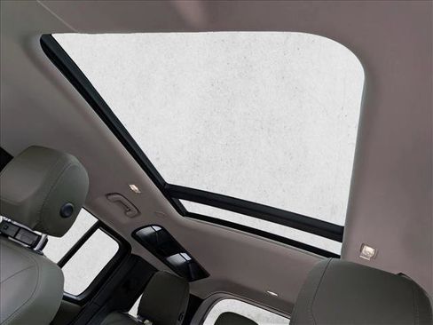 Used 2024 Land Rover Defender 110 S image 13