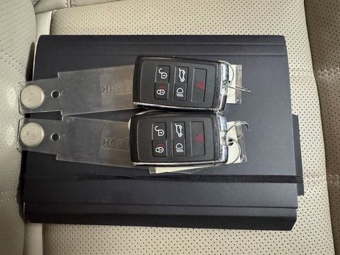 Used 2023 Land Rover Range Rover Velar S image 30