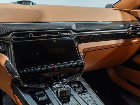 Used 2025 Aston Martin Vanquish image 48