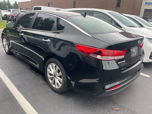 Used 2017 Kia Optima LX FWD image 2