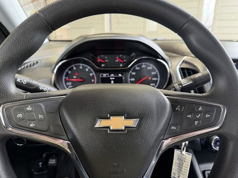 Used 2019 Chevrolet Cruze LT FWD image 19