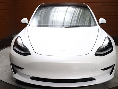 Used 2023 Tesla Model 3 Standard Range RWD image 2