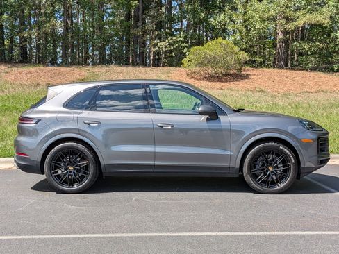 Certified 2024 Porsche Cayenne AWD/4WD image 32