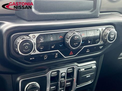 Used 2021 Jeep Gladiator Sport image 19