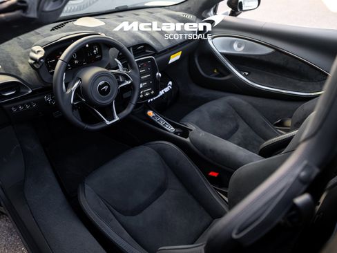 Used 2025 McLaren Artura Spider image 23