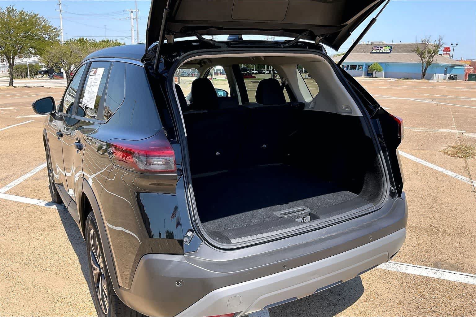 Used 2023 Nissan Rogue SV FWD image 17