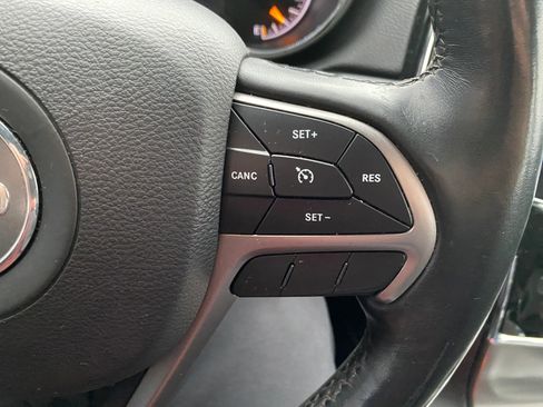 Used 2019 Jeep Grand Cherokee Altitude image 16