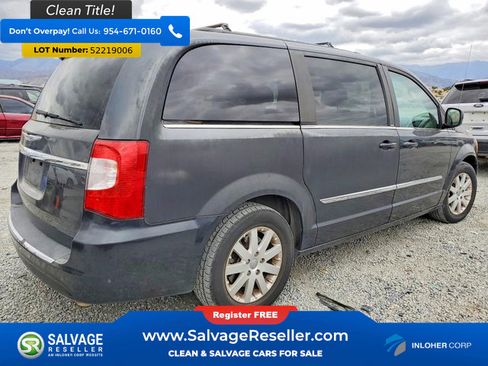 Used 2013 Chrysler Town & Country Touring FWD image 4