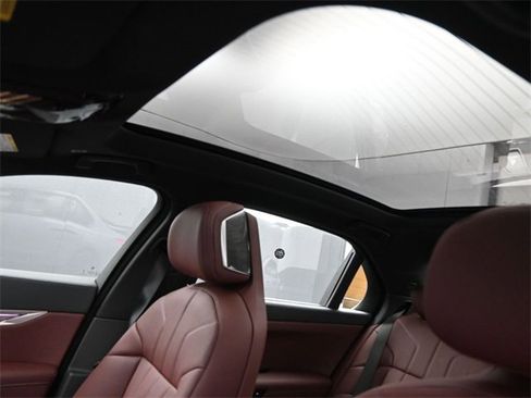 New 2026 BMW i7 eDrive50 w/ M Sport Package image 2