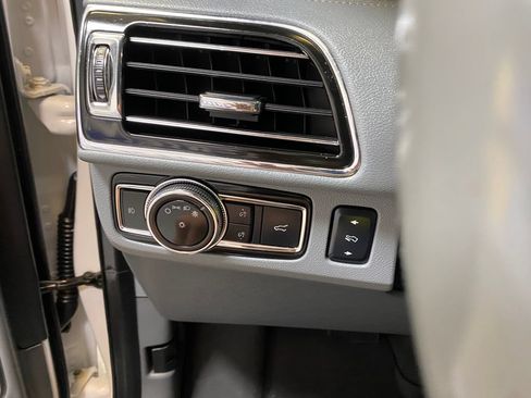 Used 2018 Lincoln Navigator Select w/ Technology Package RWD image 34