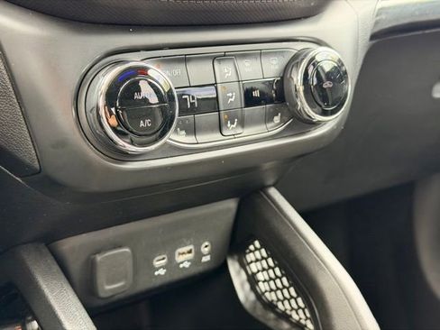 Used 2021 Chevrolet TrailBlazer LT w/ Convenience Package FWD image 14
