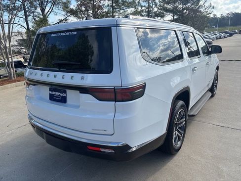 Used 2024 Jeep Wagoneer L Series II image 9