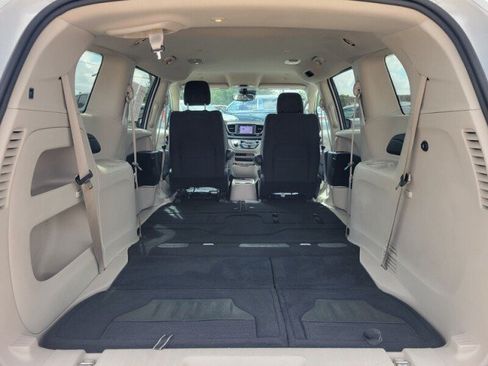 Used 2023 Chrysler Voyager LX FWD image 6