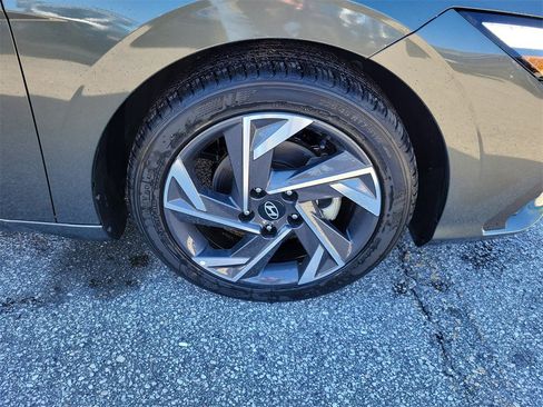 Certified 2025 Hyundai Elantra Sport image 6