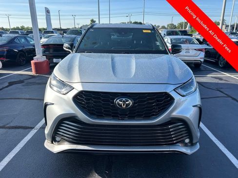 Used 2022 Toyota Highlander XSE FWD image 14