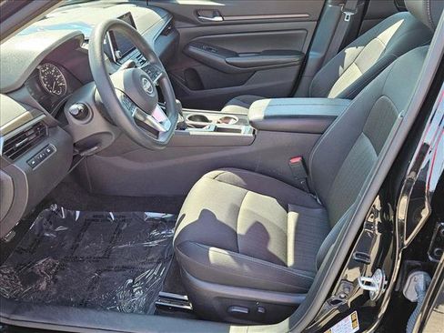 Used 2024 Nissan Altima 2.5 SV image 15