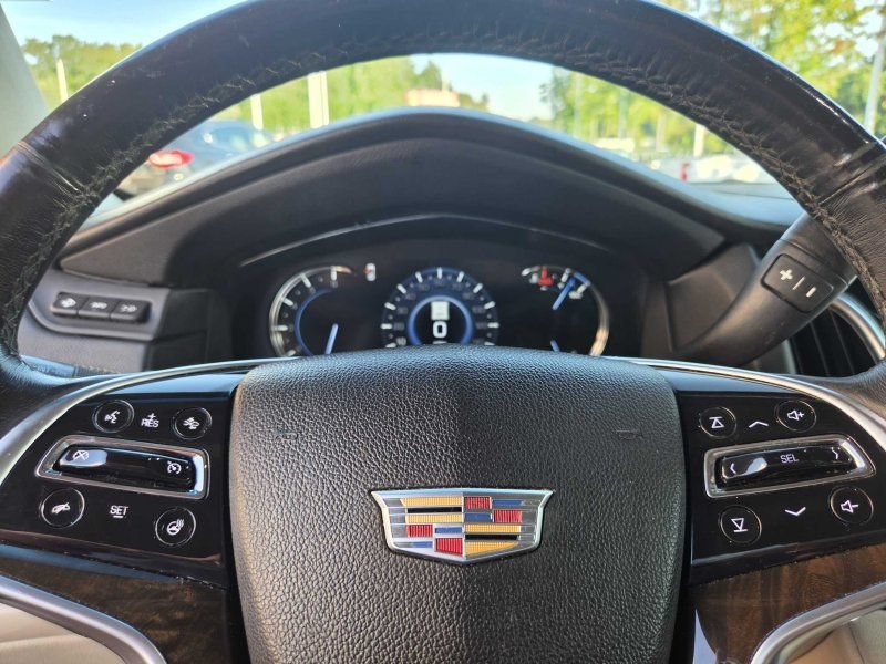 Used 2018 Cadillac Escalade ESV Luxury RWD image 16