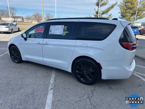 Used 2025 Chrysler Pacifica Limited image 22